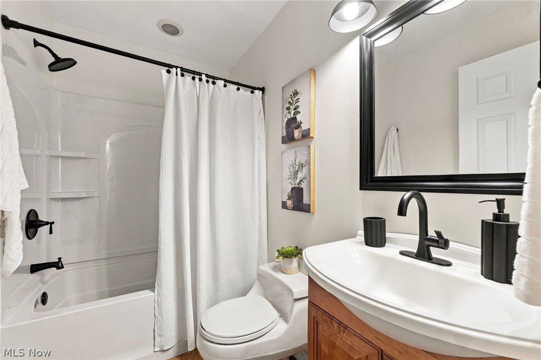 24914 E Oakland Bay Village OH 44140