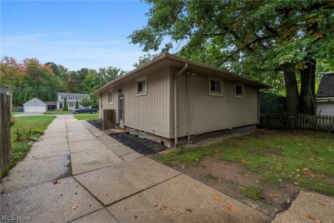 24914 E Oakland Bay Village OH 44140