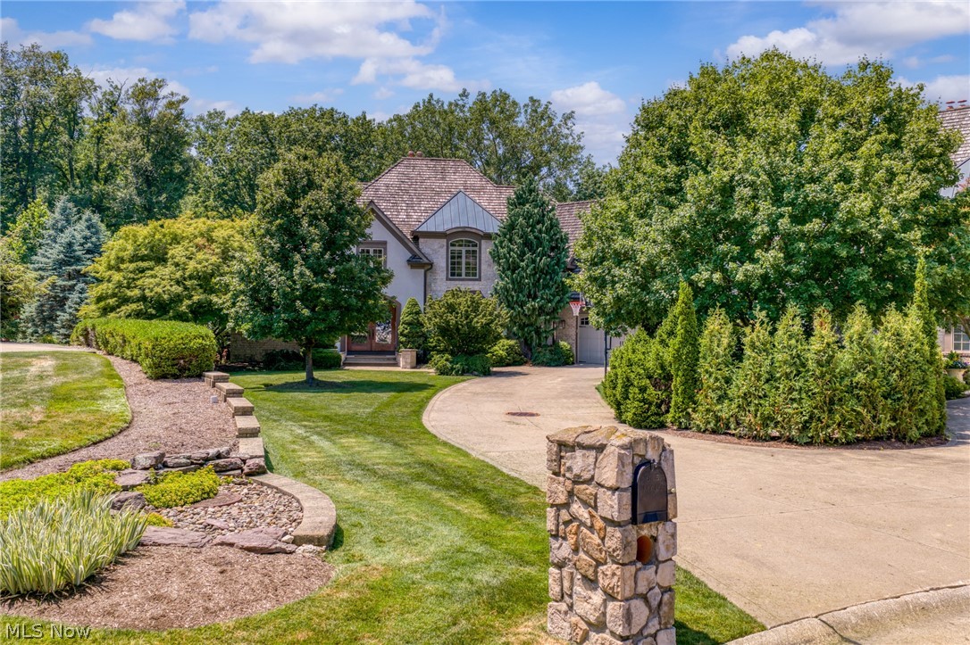 60 Hamlet Court Bratenahl OH 44108