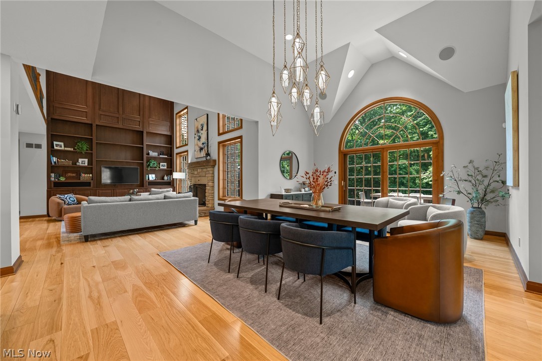 60 Hamlet Court Bratenahl OH 44108