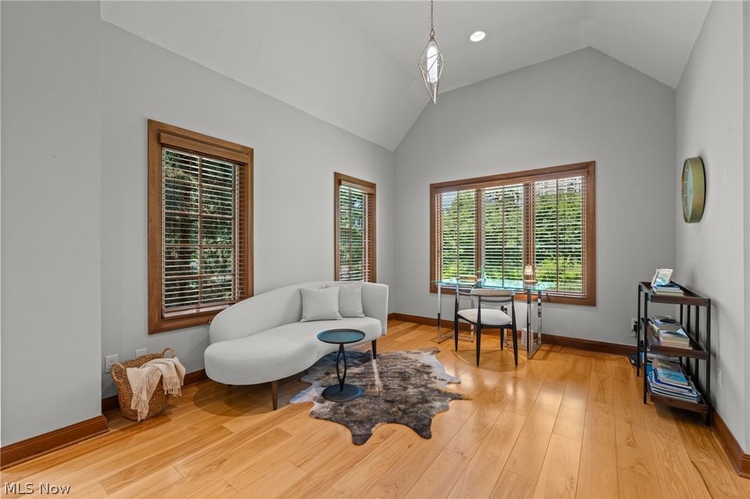 60 Hamlet Court Bratenahl OH 44108