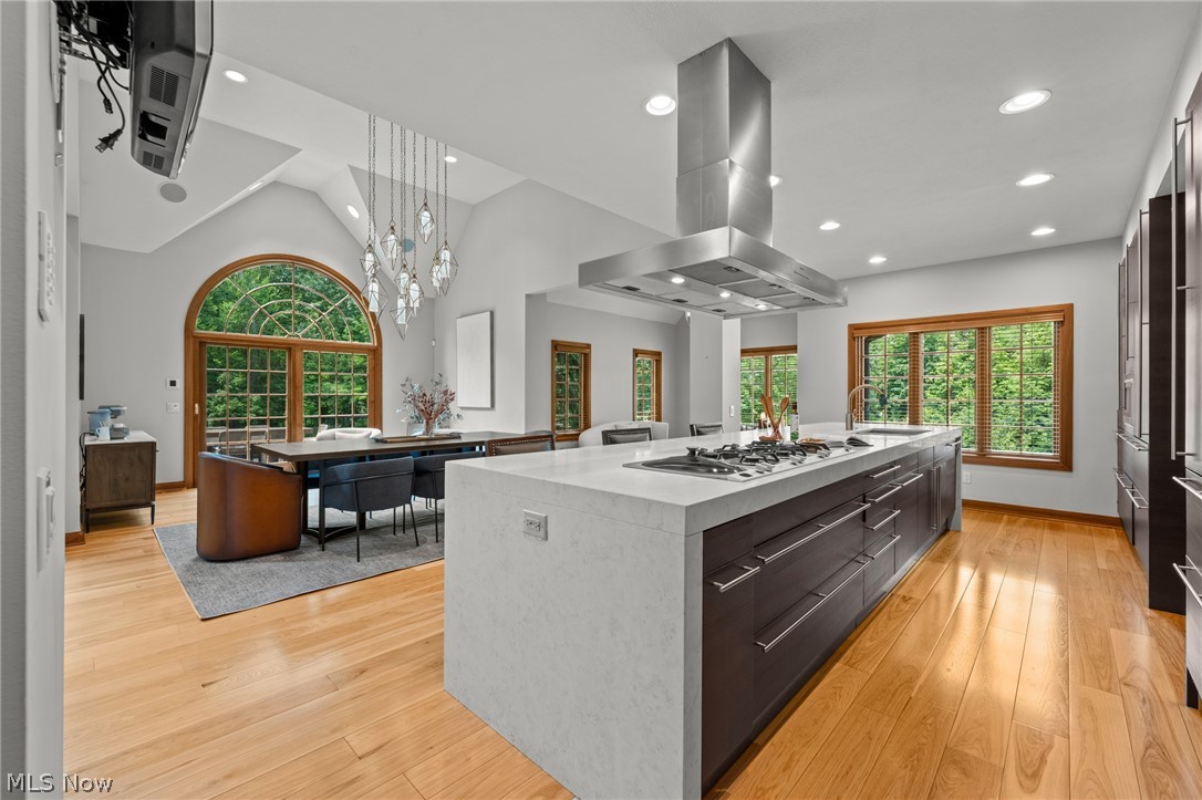 60 Hamlet Court Bratenahl OH 44108