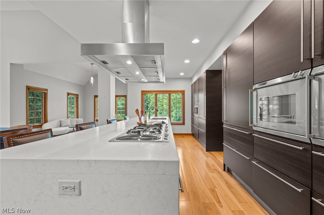 60 Hamlet Court Bratenahl OH 44108