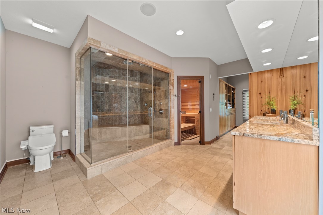 60 Hamlet Court Bratenahl OH 44108