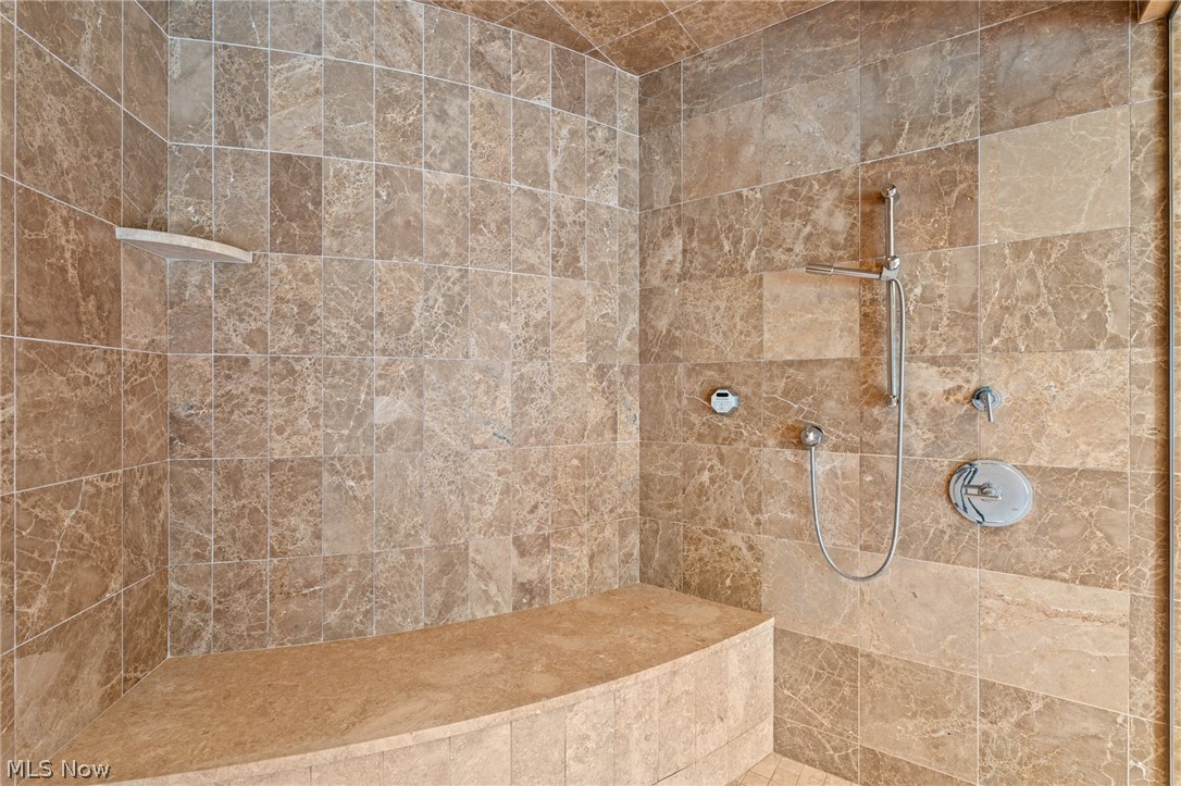 60 Hamlet Court Bratenahl OH 44108