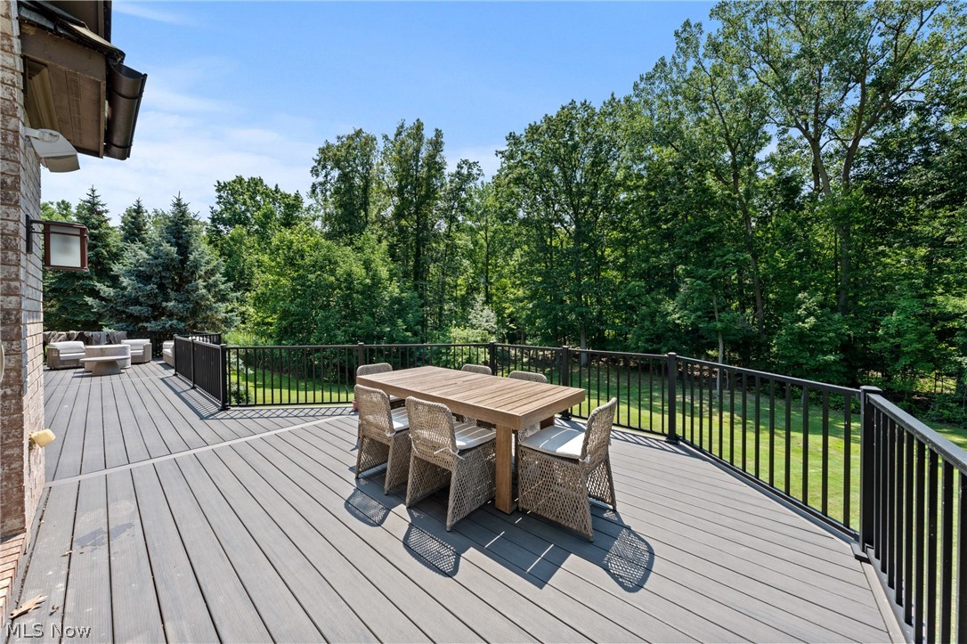 60 Hamlet Court Bratenahl OH 44108