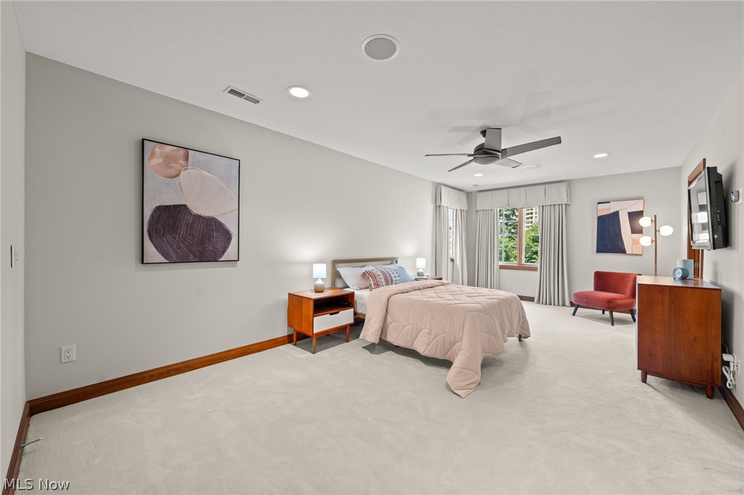 60 Hamlet Court Bratenahl OH 44108