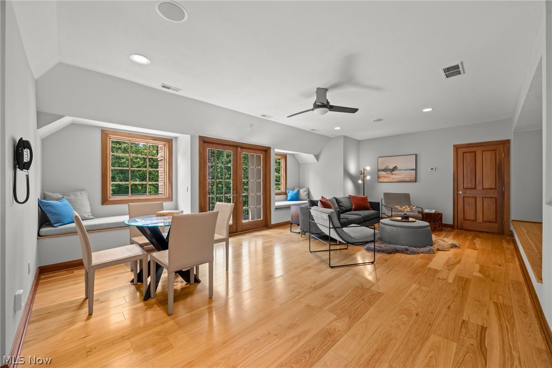 60 Hamlet Court Bratenahl OH 44108