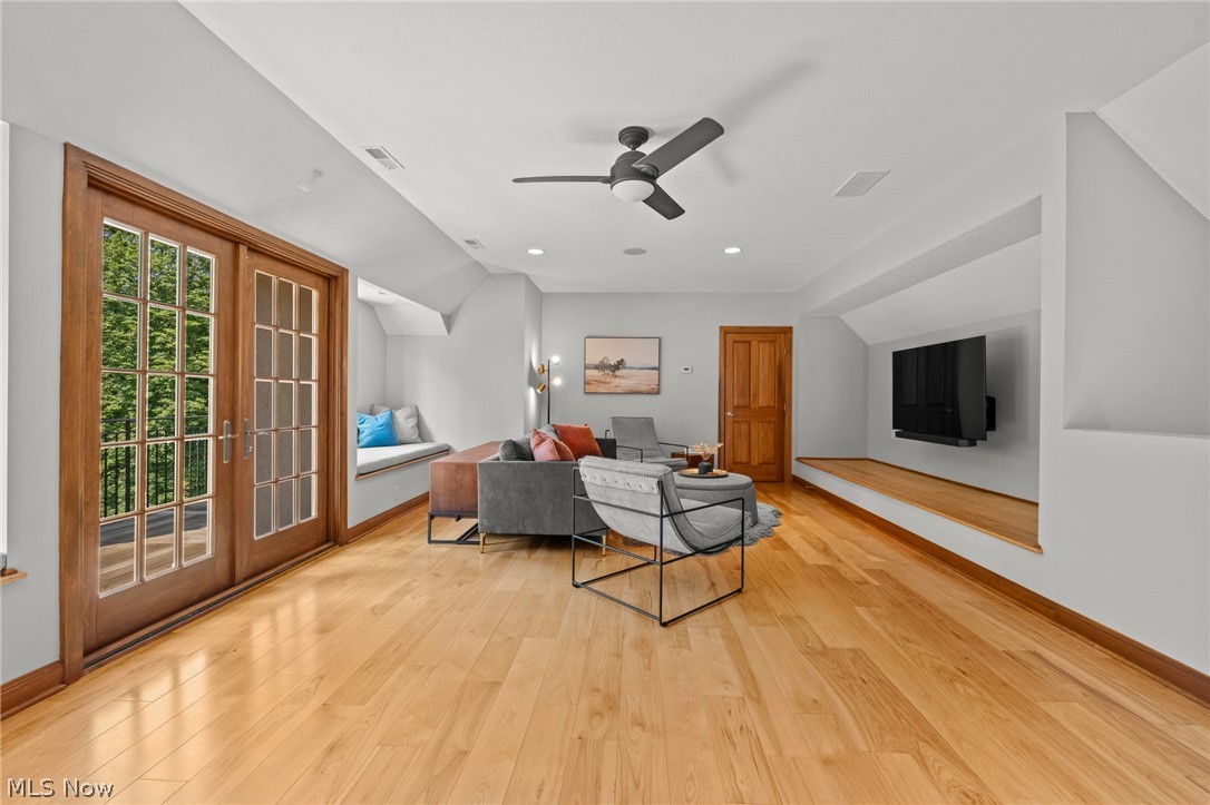 60 Hamlet Court Bratenahl OH 44108