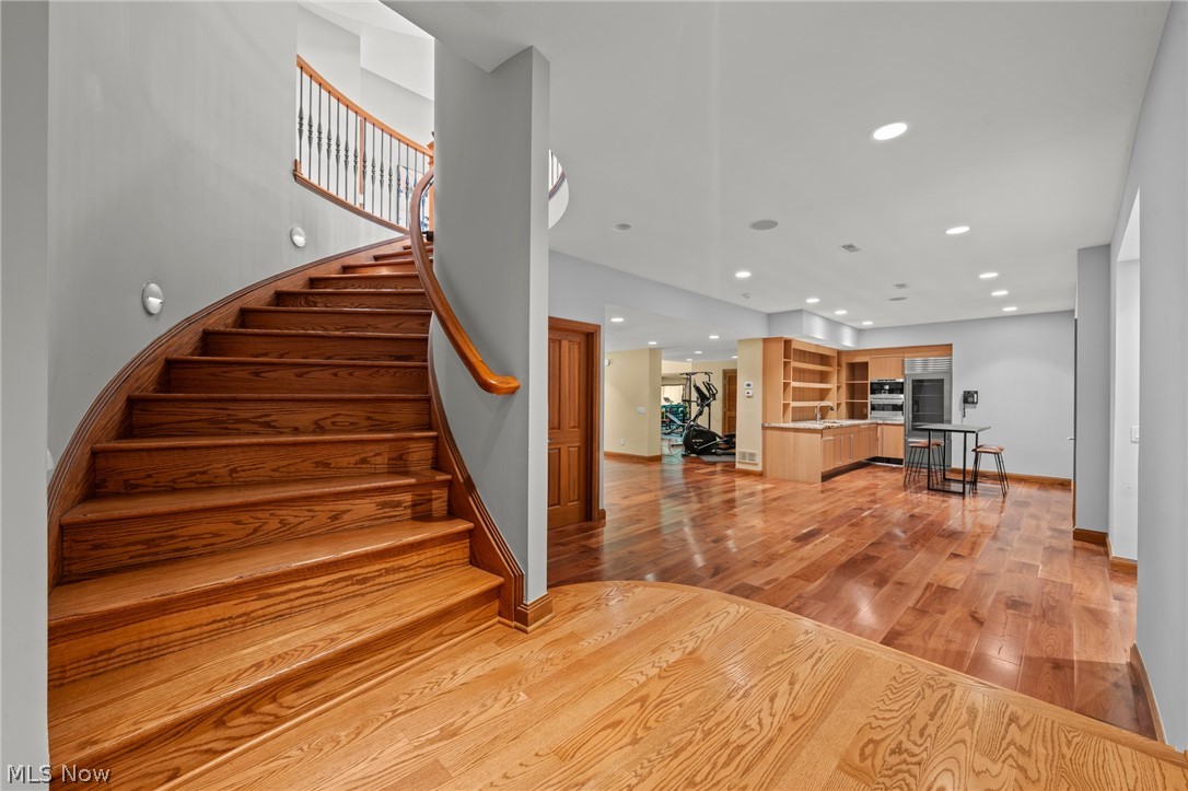 60 Hamlet Court Bratenahl OH 44108