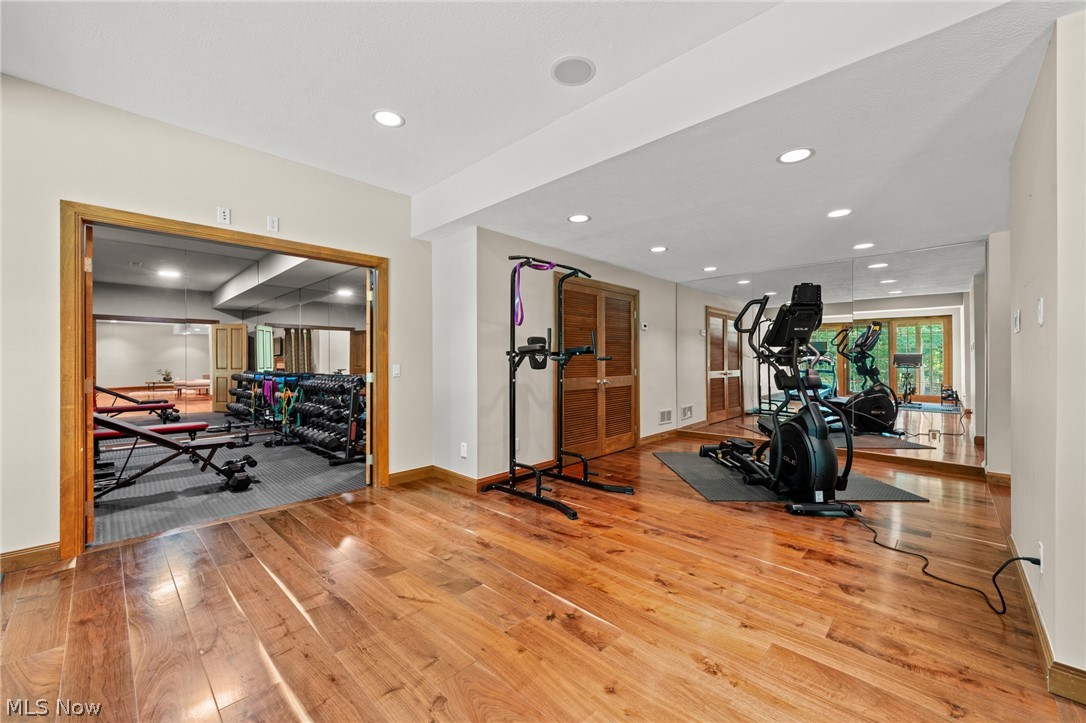 60 Hamlet Court Bratenahl OH 44108