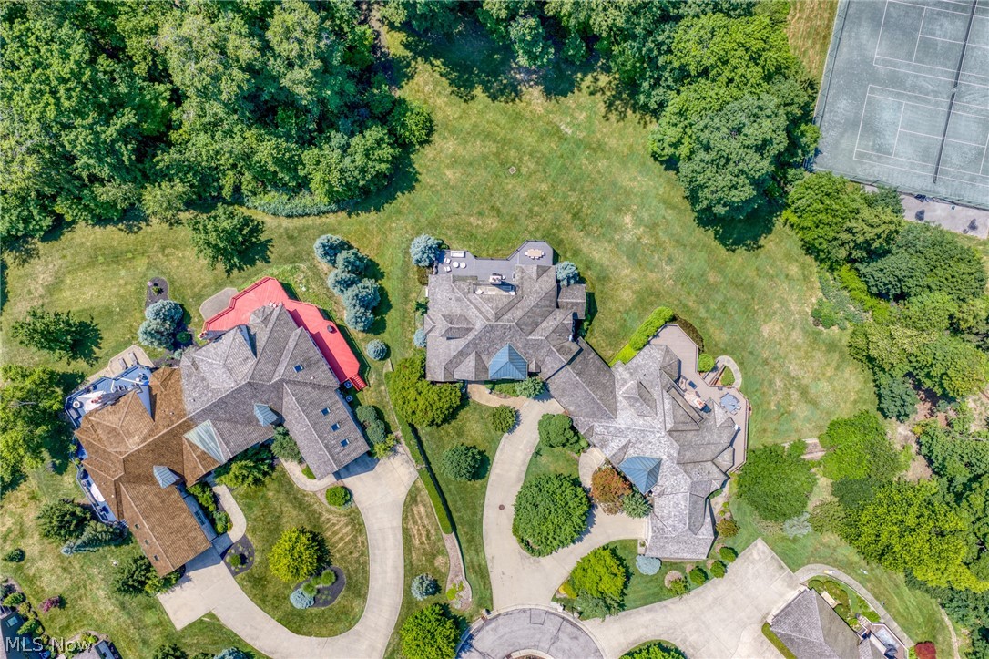 60 Hamlet Court Bratenahl OH 44108