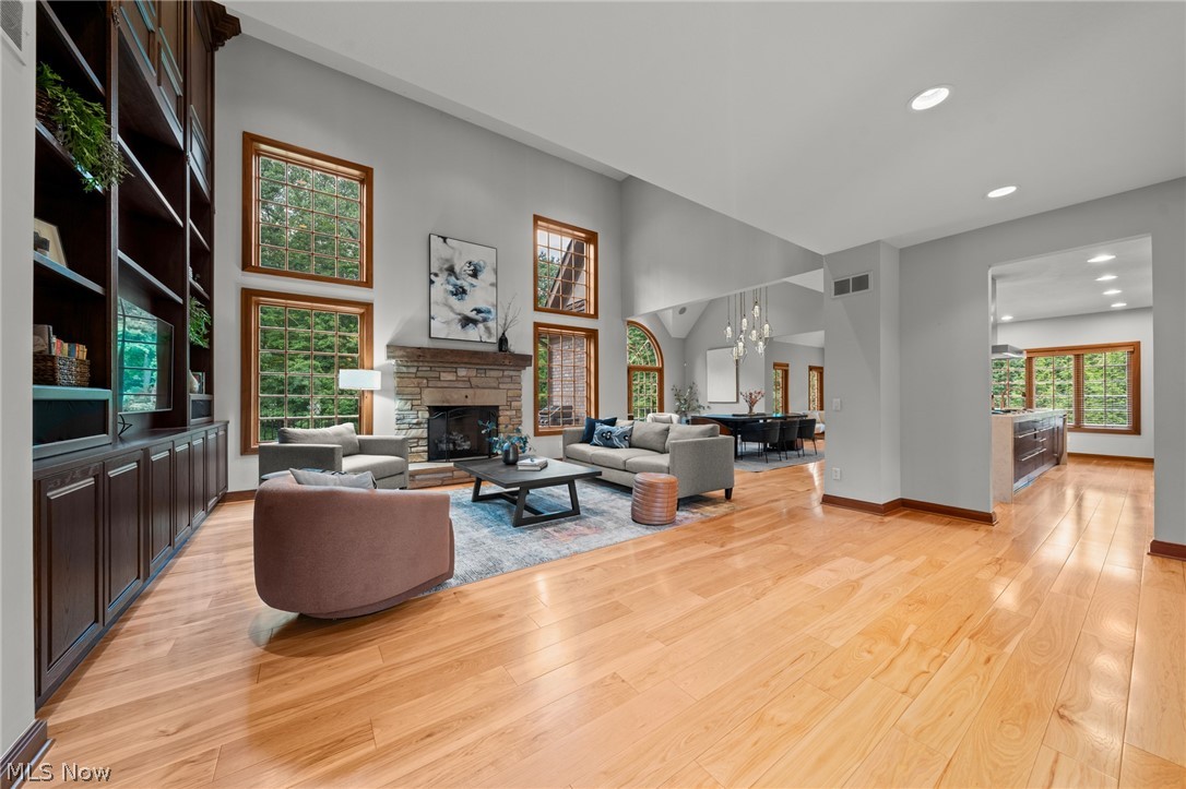 60 Hamlet Court Bratenahl OH 44108
