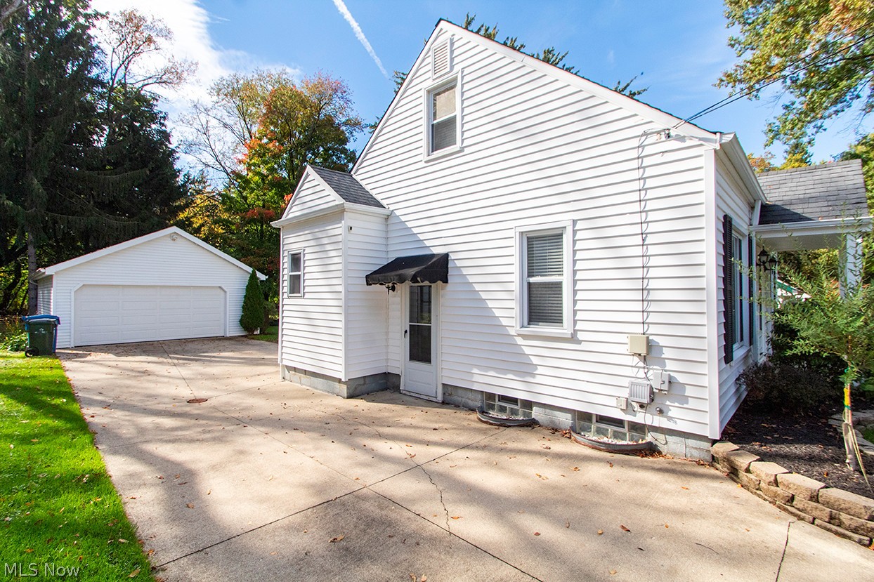 5802 Elmhurst Road North Olmsted OH 44070