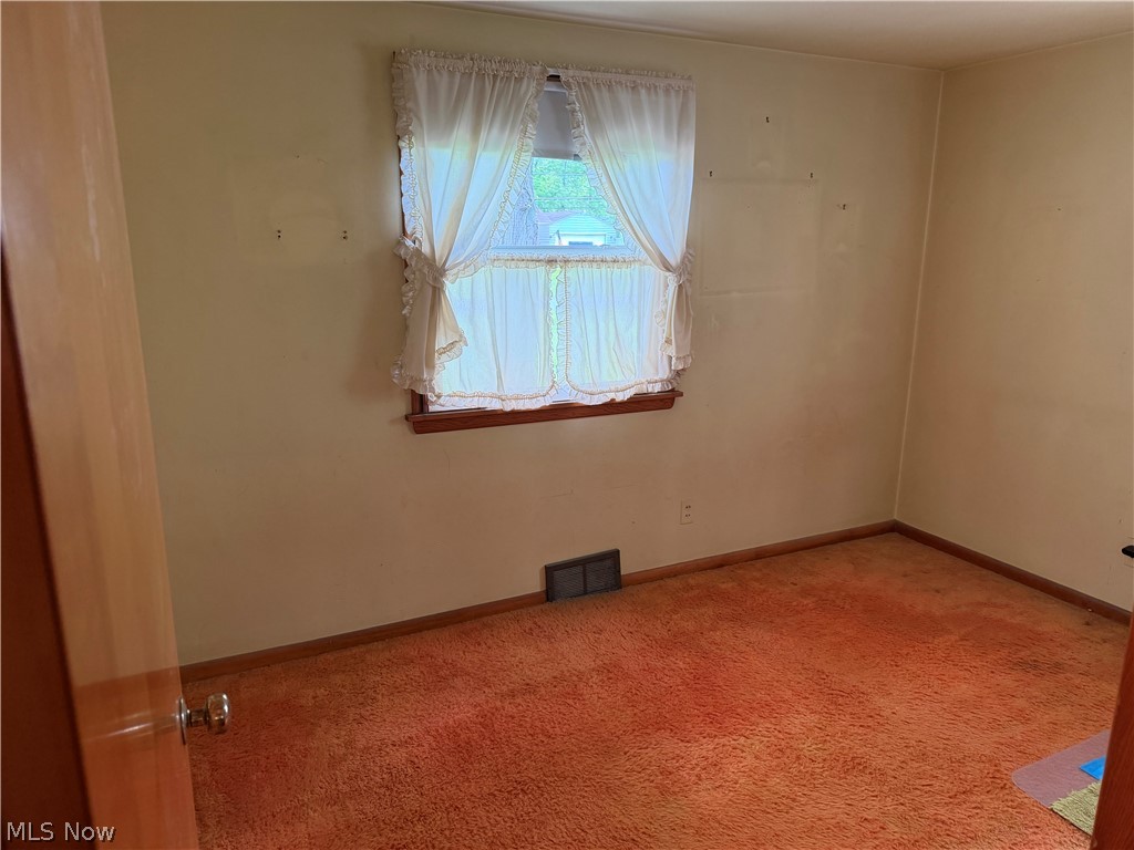 5851 Louise Avenue NW Warren OH 44483