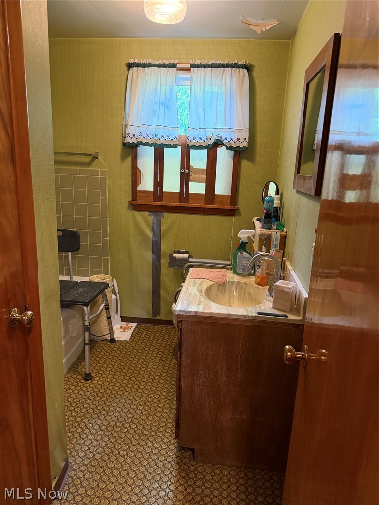 5851 Louise Avenue NW Warren OH 44483