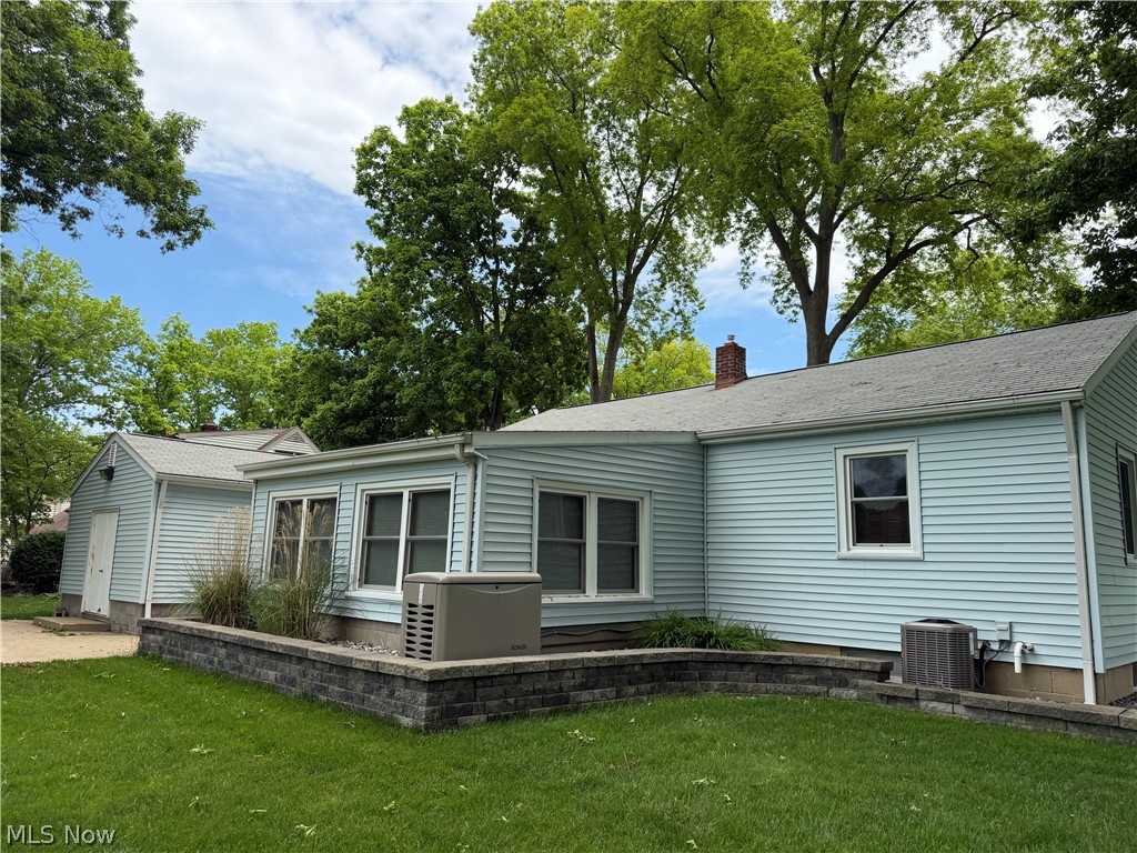 5851 Louise Avenue NW Warren OH 44483