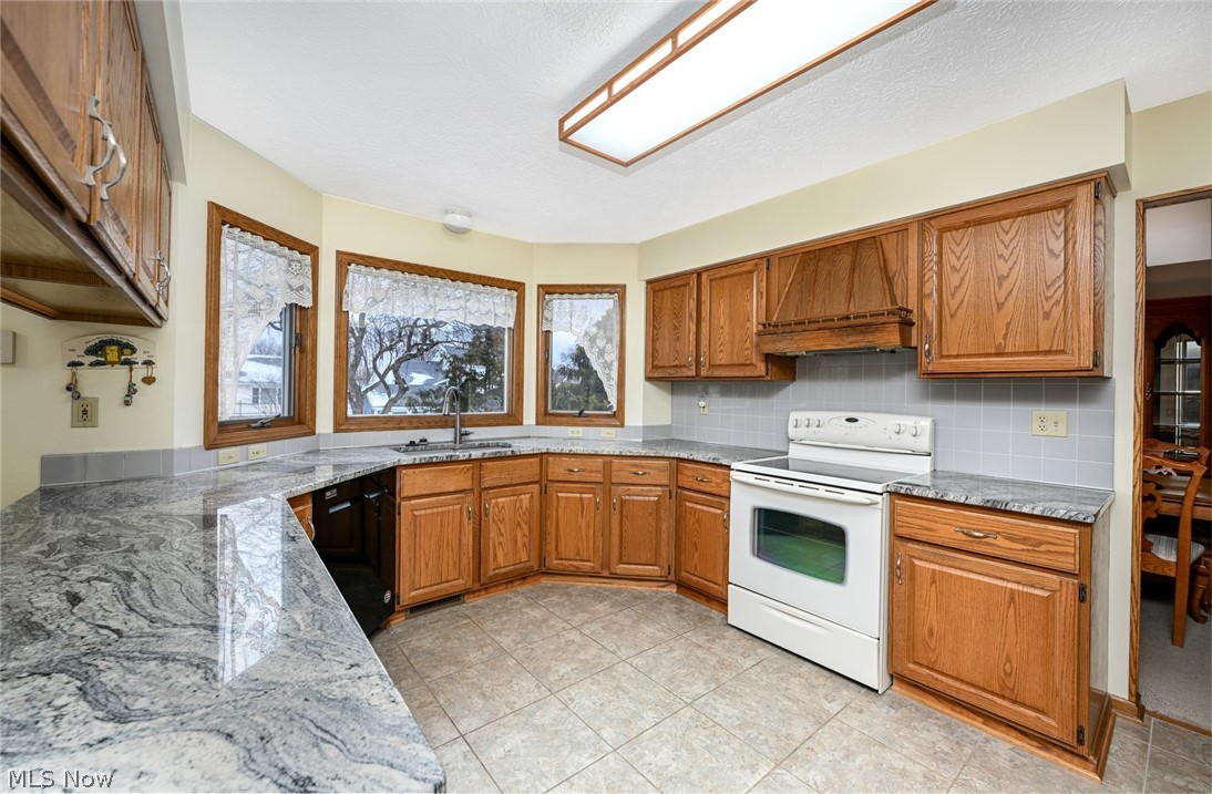 2138 Forest Oak Drive Akron OH 44312