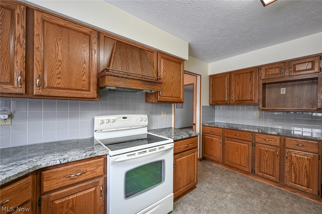 2138 Forest Oak Drive Akron OH 44312
