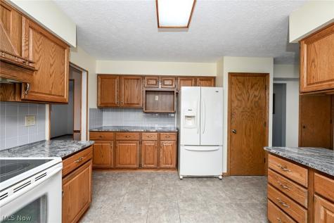 2138 Forest Oak Drive Akron OH 44312