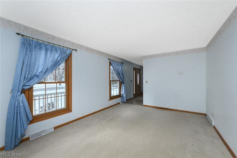 2138 Forest Oak Drive Akron OH 44312