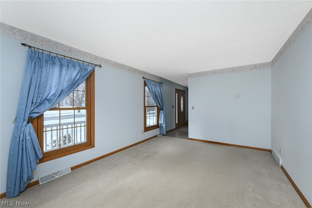 2138 Forest Oak Drive Akron OH 44312