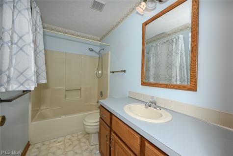 2138 Forest Oak Drive Akron OH 44312