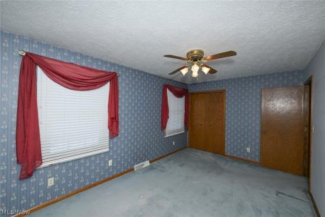 2138 Forest Oak Drive Akron OH 44312