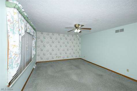 2138 Forest Oak Drive Akron OH 44312