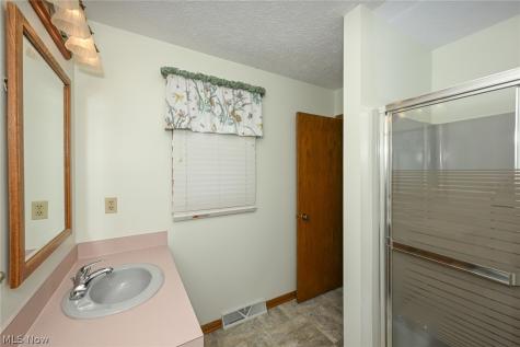 2138 Forest Oak Drive Akron OH 44312