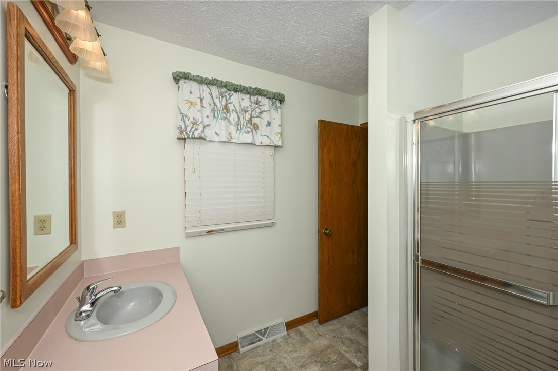 2138 Forest Oak Drive Akron OH 44312