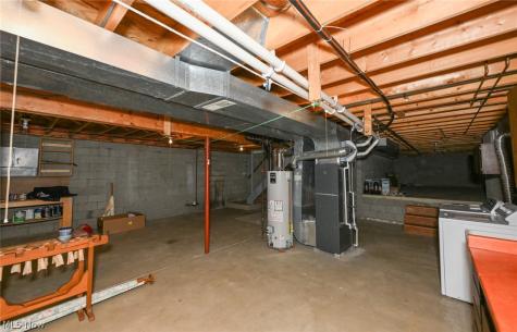 2138 Forest Oak Drive Akron OH 44312