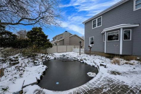 2138 Forest Oak Drive Akron OH 44312