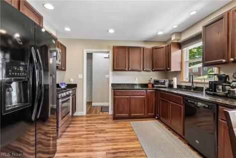 1593 Kingsley Avenue Akron OH 44313