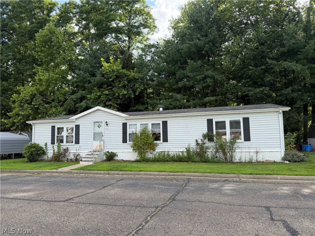 408 Compass Circle SE New Philadelphia OH 44663