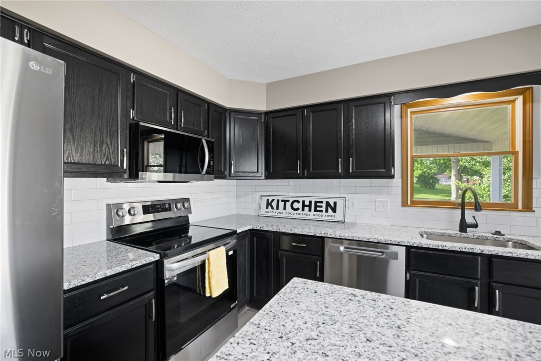 4694 Leone Road NE Louisville OH 44641