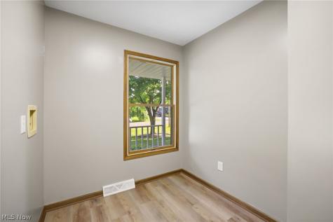 4694 Leone Road NE Louisville OH 44641