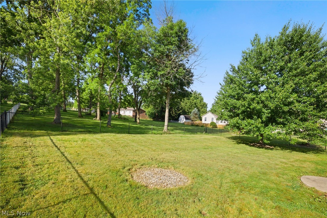 4694 Leone Road NE Louisville OH 44641