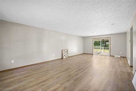 4694 Leone Road NE Louisville OH 44641