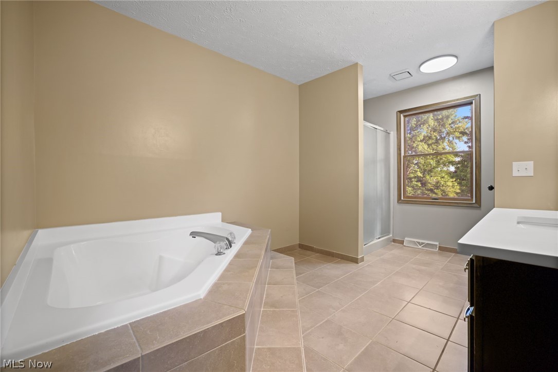 4694 Leone Road NE Louisville OH 44641