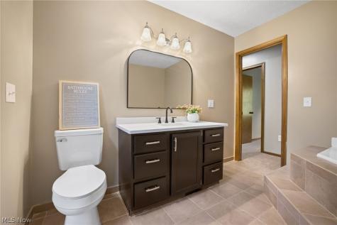 4694 Leone Road NE Louisville OH 44641