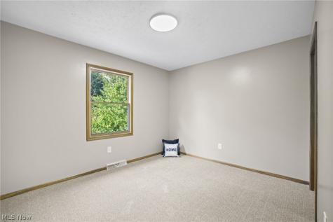 4694 Leone Road NE Louisville OH 44641