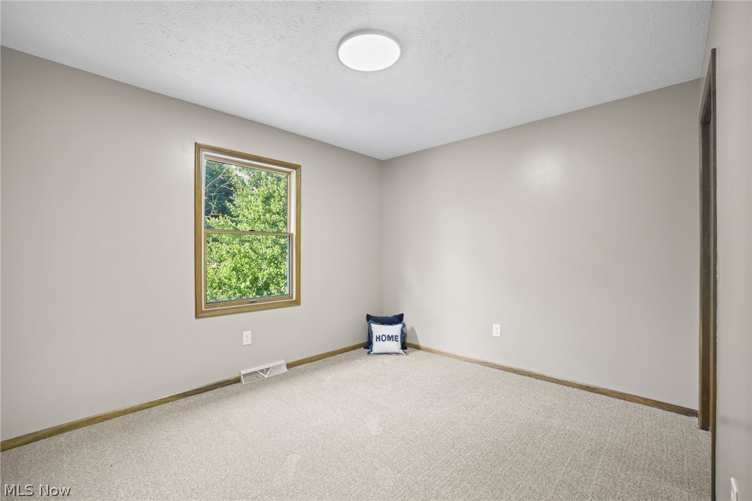 4694 Leone Road NE Louisville OH 44641
