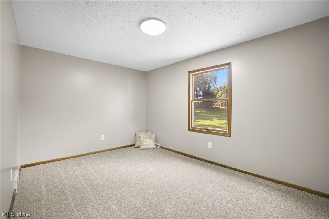 4694 Leone Road NE Louisville OH 44641