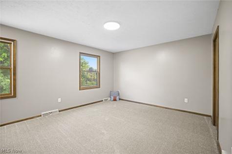 4694 Leone Road NE Louisville OH 44641