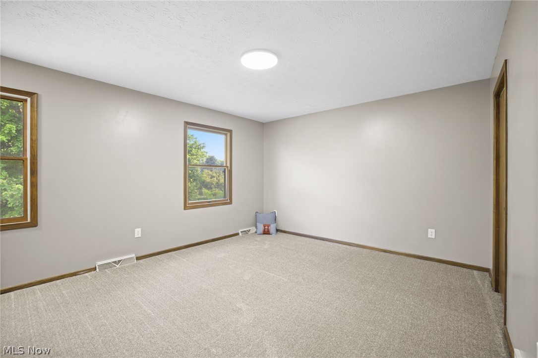 4694 Leone Road NE Louisville OH 44641