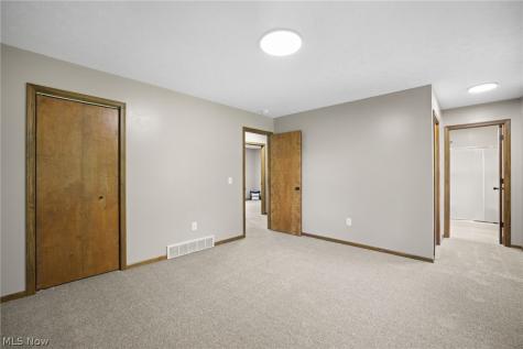 4694 Leone Road NE Louisville OH 44641