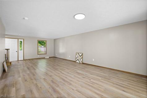 4694 Leone Road NE Louisville OH 44641