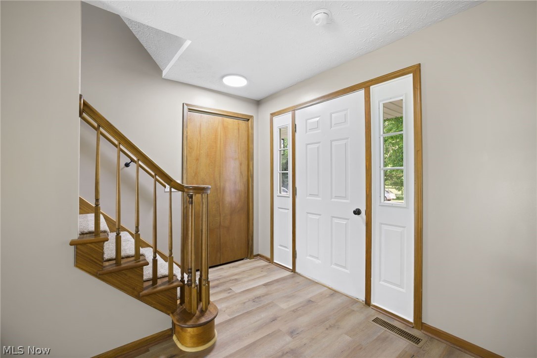 4694 Leone Road NE Louisville OH 44641