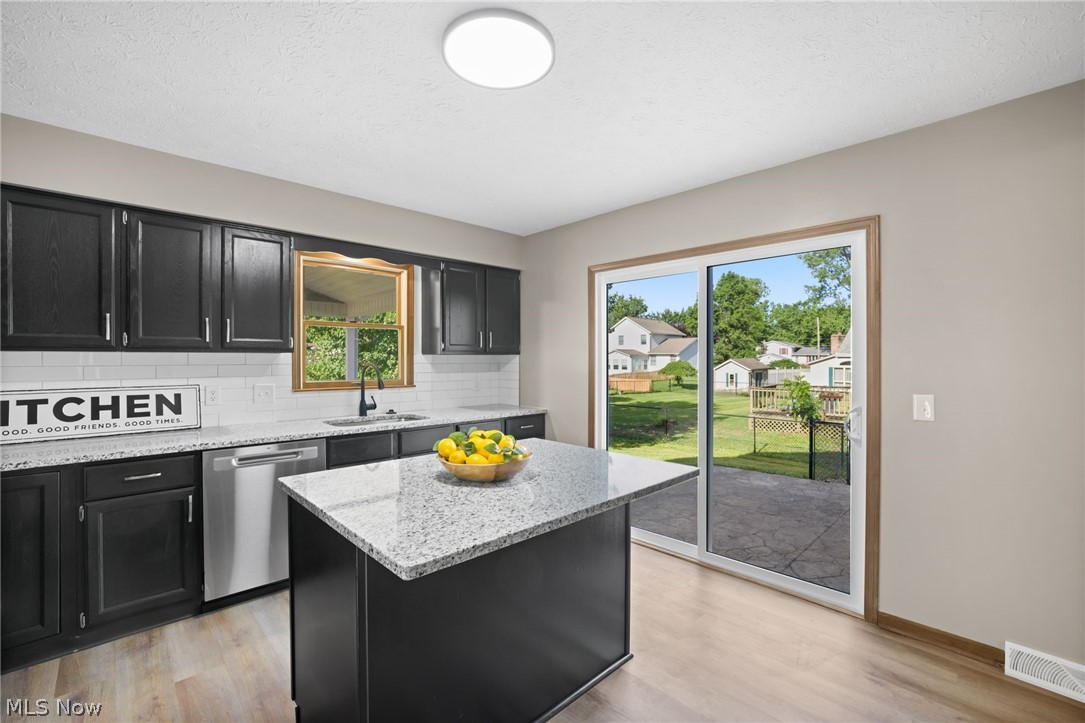 4694 Leone Road NE Louisville OH 44641